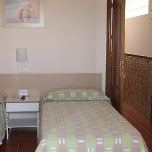 hostal-beatriz.hotelsinnerja.org/